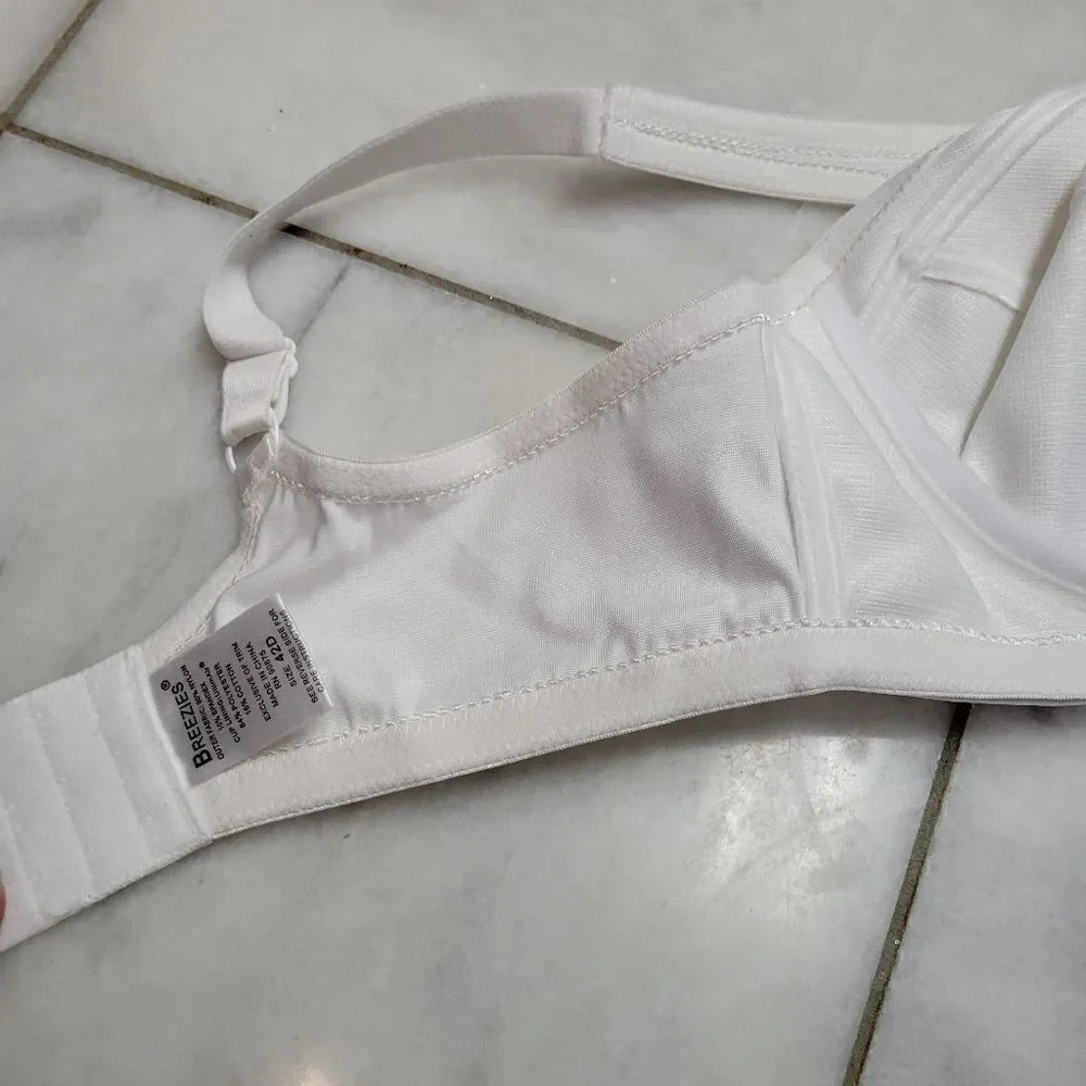 Breezies White Satin UltimAir Lined Wired Bra Size 42D